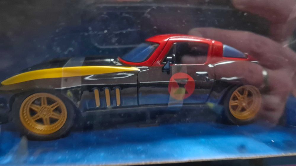 Автомодель Marvel Black Widow Chevrolet Corvette с фигуркой 1:24