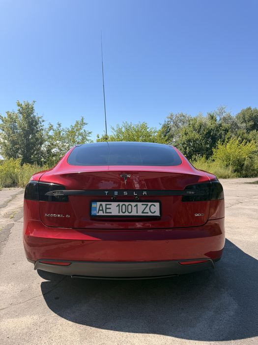 Tesla Model S 90D 2016
