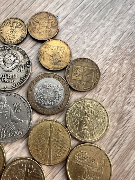 Монеты 1 гривня 1 рубль