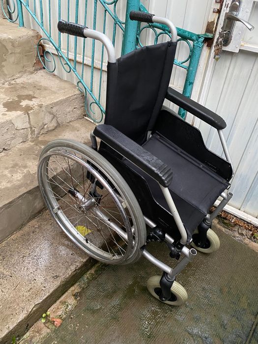 Інвалідний візок, крісло-коляска, крісло колісне