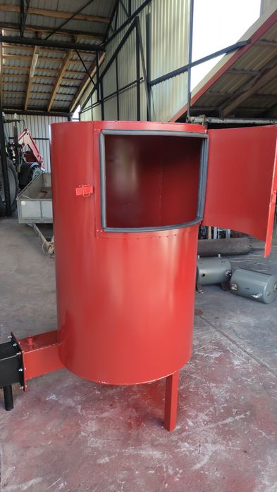 Podajnik na trociny zrębki owies pellet. Biomasa