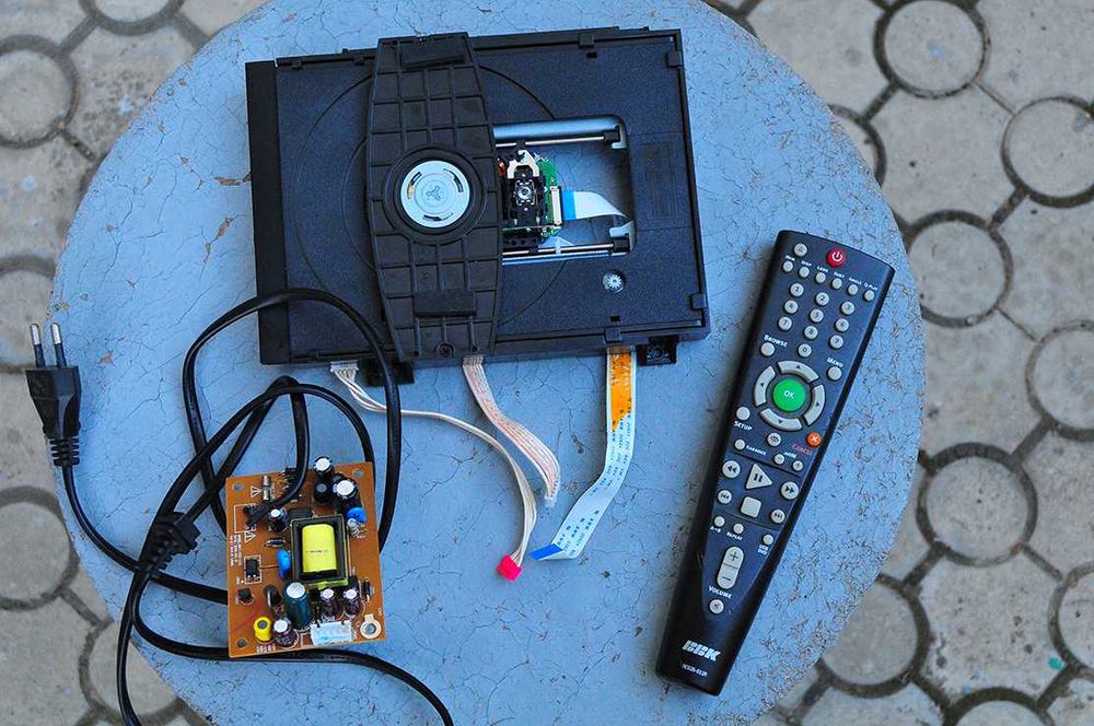 Пульты, дисковод, блок питания, пульт для ДВД ВВК