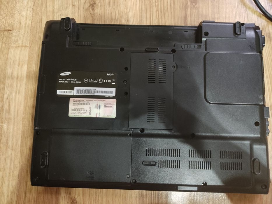 Ноутбук Samsung R60+ неробочий по запчастинах LTN154X3-L03