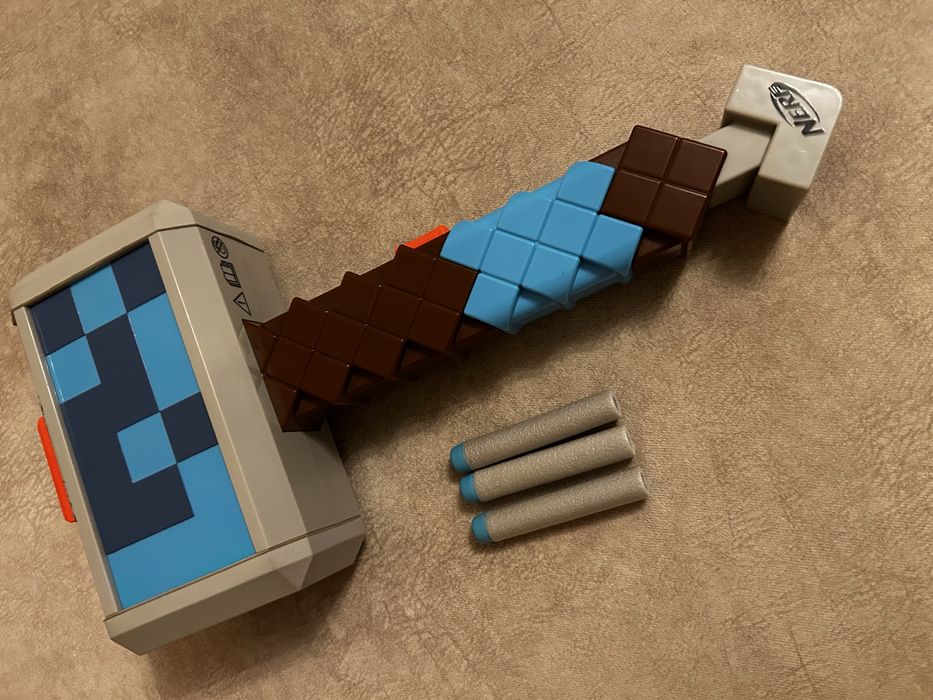 Бластер-молот Nerf Minecraft Stormlander (F4416)