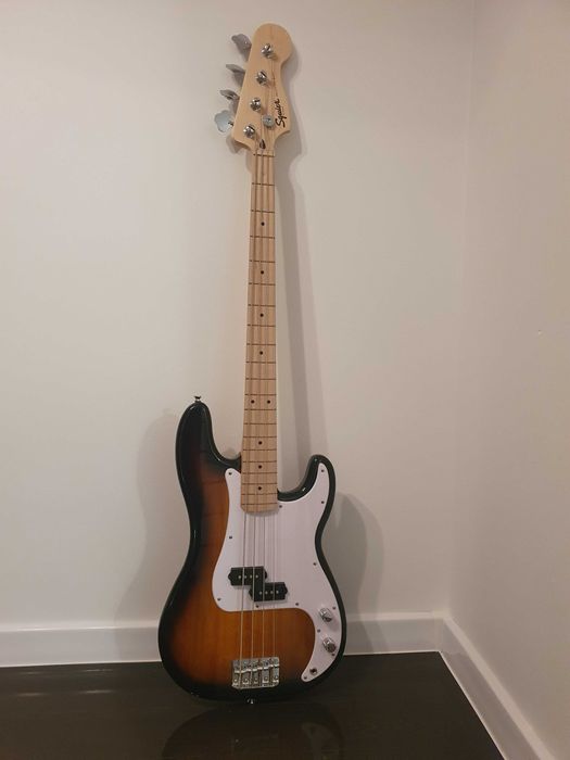 Gitara basowa Squaier