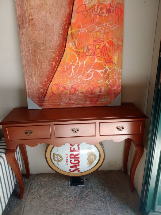 Consola em madeira