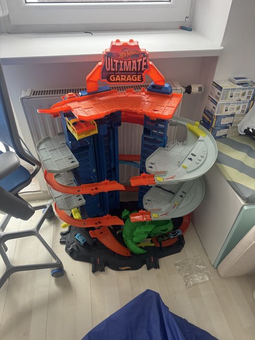 Dwa garaże Hot Wheels – oddam za dowolną kwotę (do skarbonki synka)