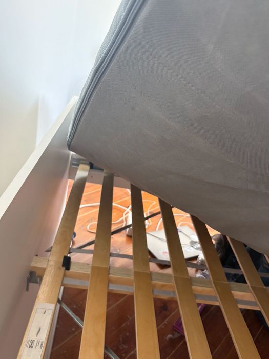 Cama incluída com colchão.