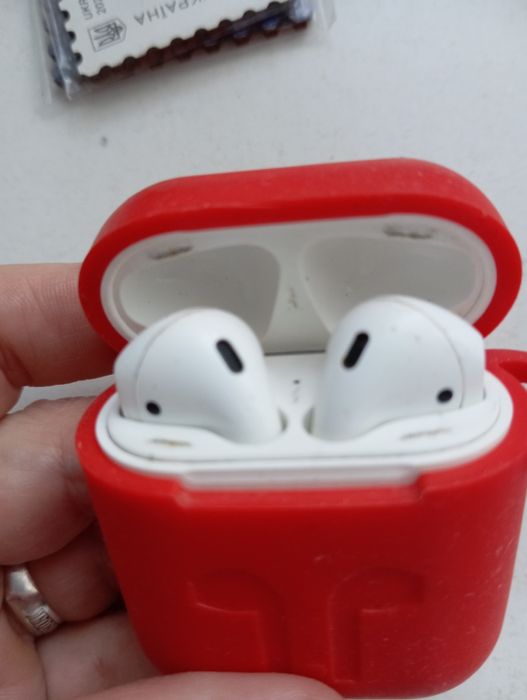 Навушники в ідеальному стані як нові