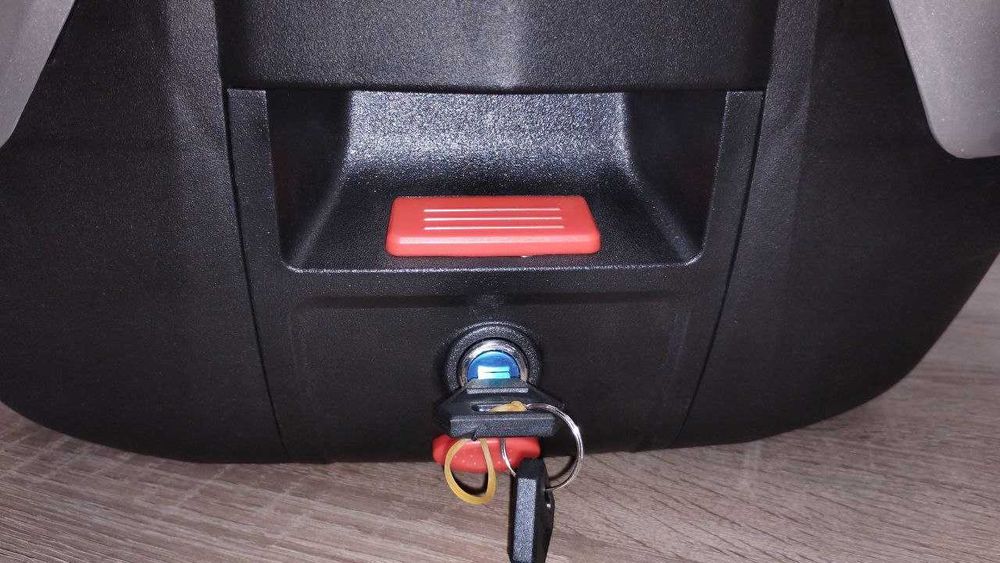 Купити мотобагажник кофр ТАТА YM-0878 (V-42L) в Арт Мото Хмельницький