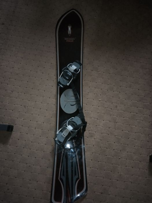 Deska snowboardowa NIDECKER szybkościowa agresywna 153 cm