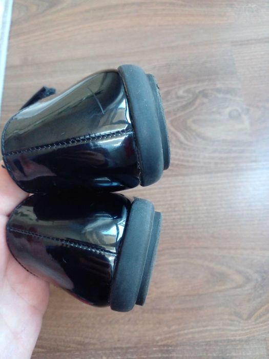 дитячі лаковані туфлі для дівчинки