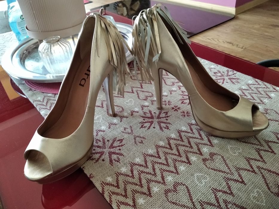 Buty bardzo wygodne wysokie