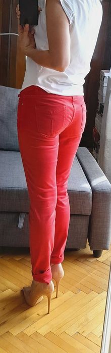 Czerwone jeansy, Zara