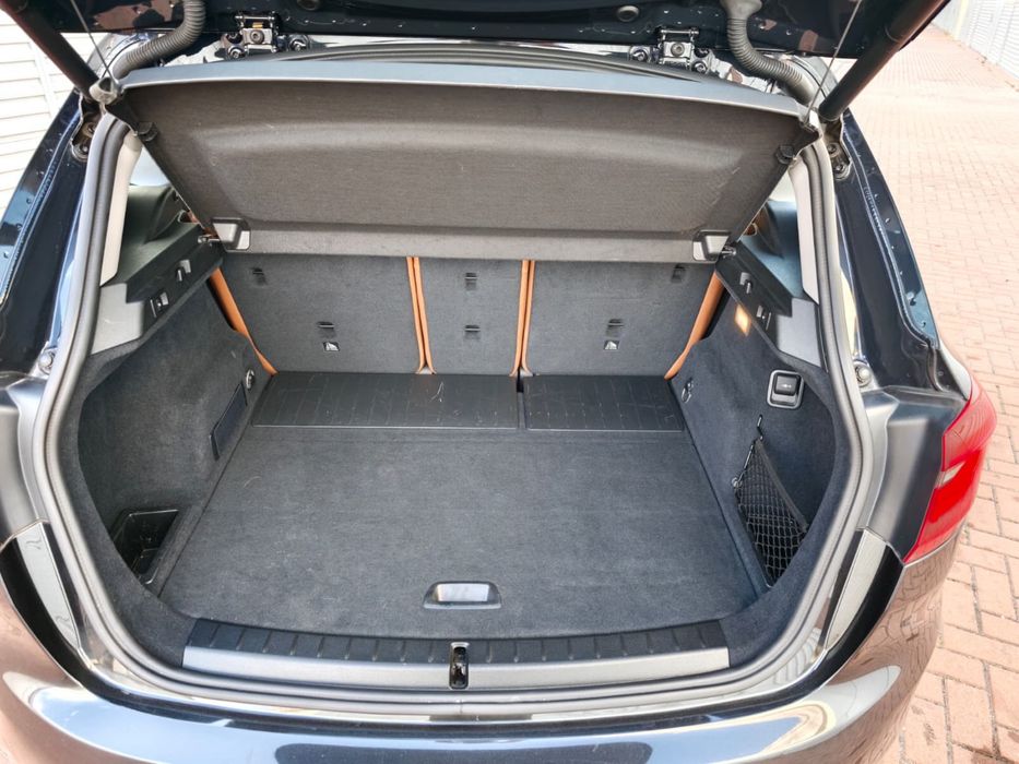 Bmw Luxury 218D Active Tourer Auto Elegância e comforto