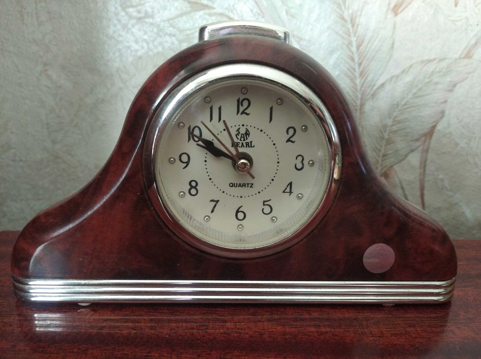 Часы настольные электронные