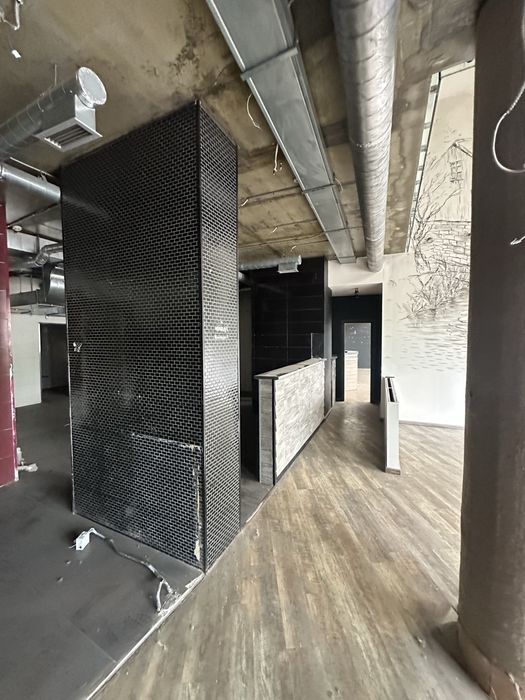 Дніпровська Набережна 19