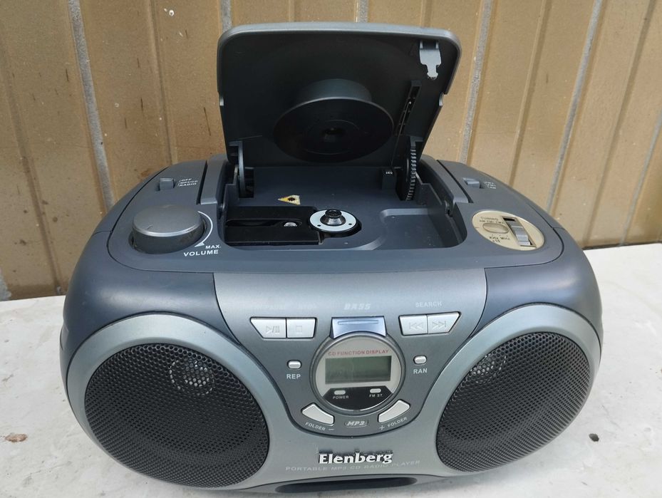 Магнитола ELENBERG CD-110 MP3. Радио приемник +проигрыватель CD дисков