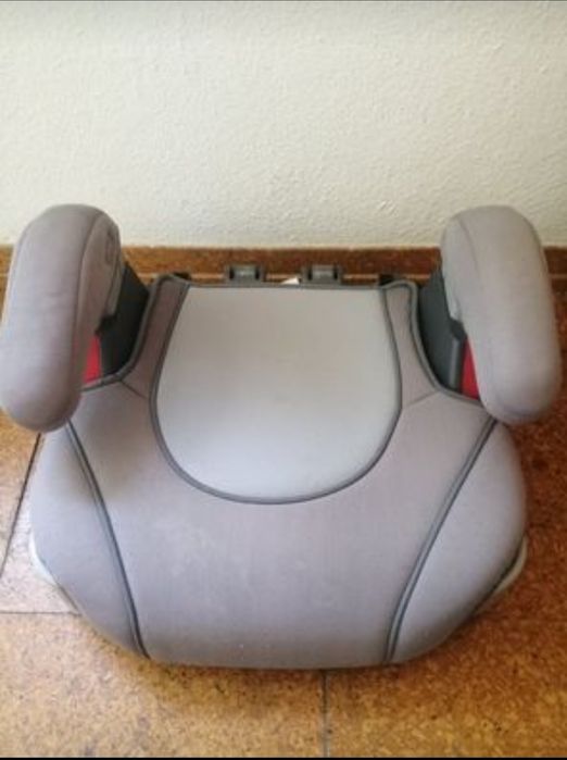 Cadeira para andar no carro grupo 3 com assento elevatório que se sepa