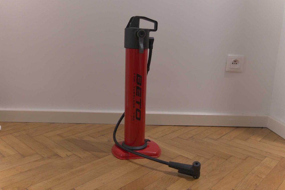Pompka kompresor ręczny tubeless BETO