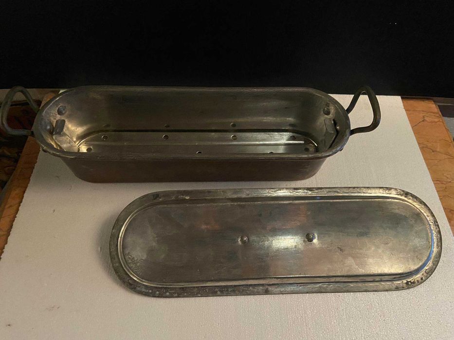 Panela antiga em cobre para cozinhar pescado