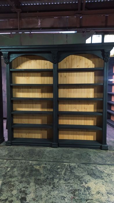 Книжный шкаф из массива под старину