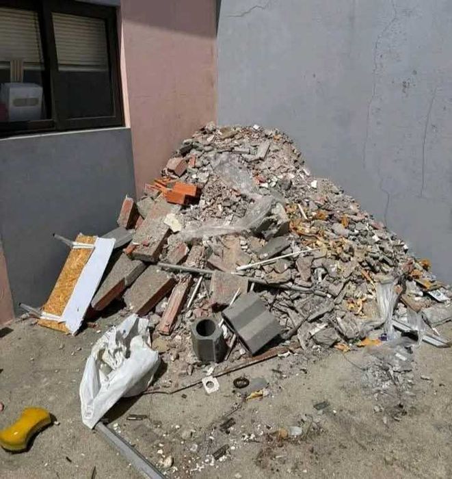 Recolho entulho madeiras pladur verdes