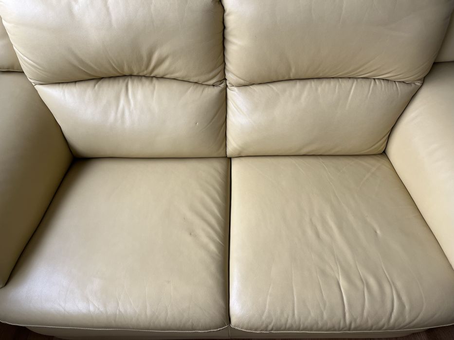 Sofá em pele 2 lugares