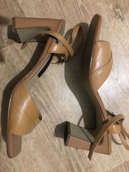 Buty na obcasie r. 40 - 5th Avenue