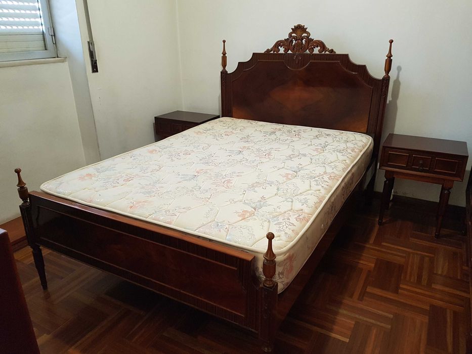 Mobília de Quarto - Cama Mesas de Cabeceira Comoda e Guarda Fatos
