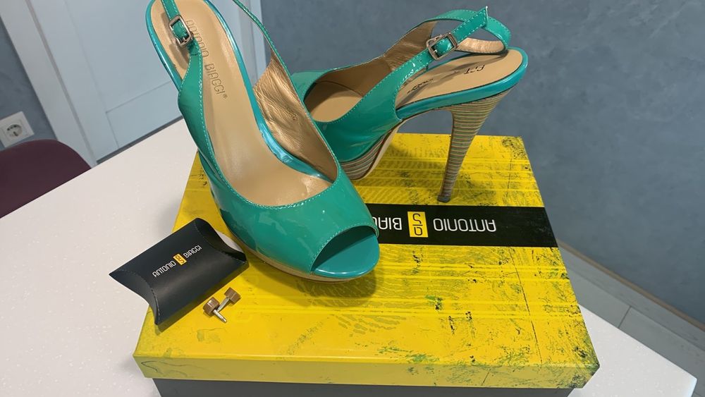 Босоножки, размер 39, Antonio Biaggi, лаковые, цвет - зелёный, каблук