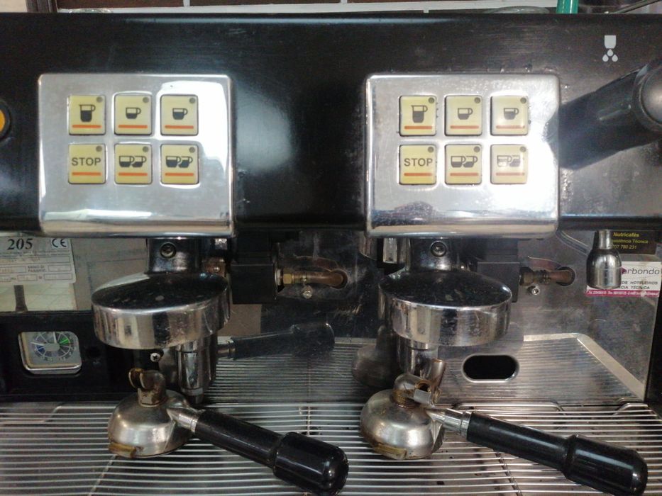 Máquina de café comercial e filtro de água incluídos