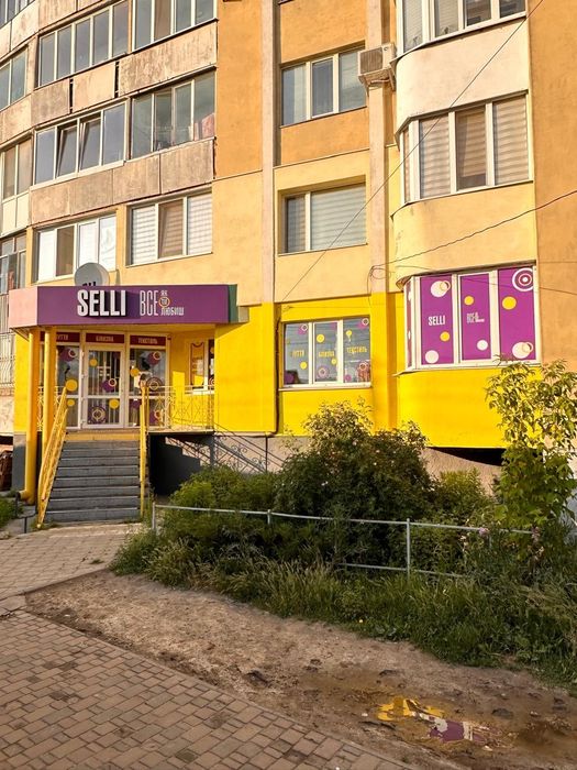 Продаж комерційного приміщення біля Варшавського ринку в Луцьку