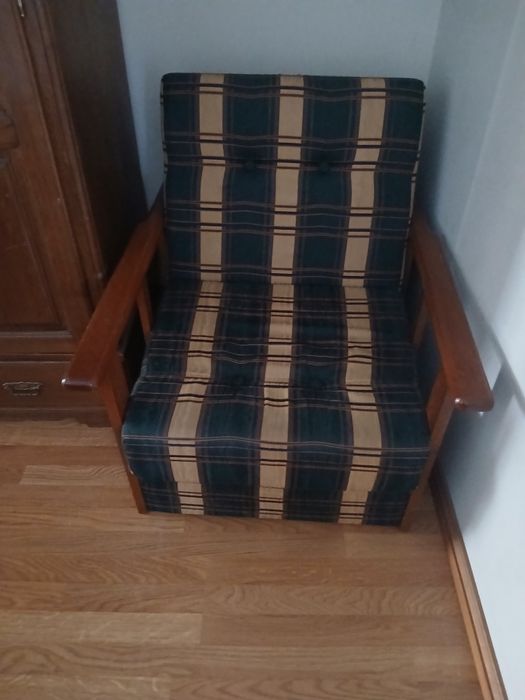 2 sofas banco em madeira e tecido