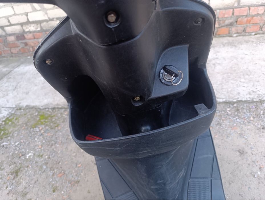 Скутер  Suzuki lets 2
