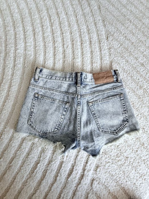 Szorty pull&bear  krótkie spodenki jeansowe z ćwiekami nitami rozm.34