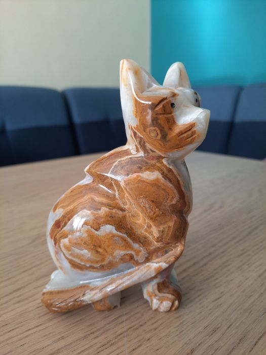 Figurka kota kamienna