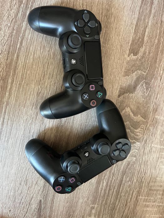 Sony PlayStation 4 Pro 1TB + геймпади