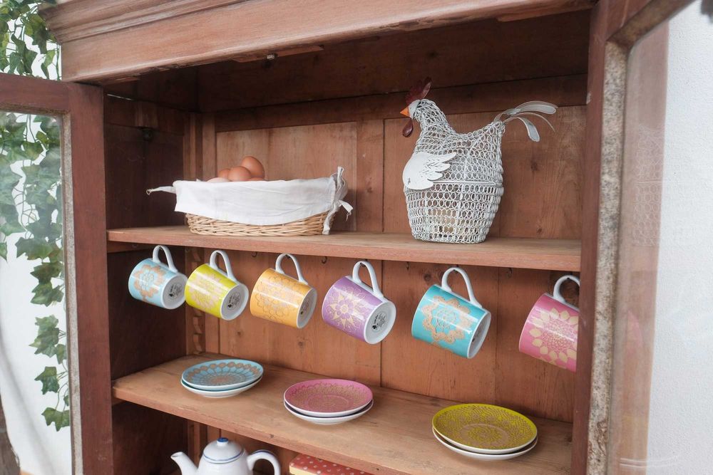 Armário de parede antigo