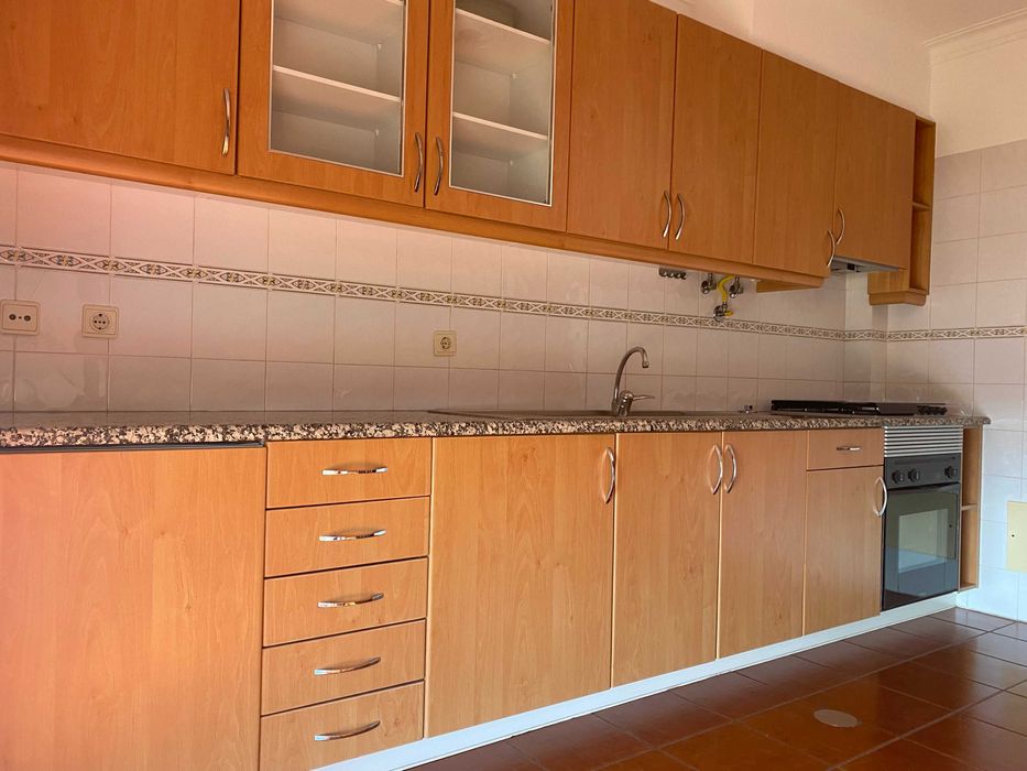 Apartamento T2 para Arrendar - R. Dr. David Almiro Vale 78 - Tondela