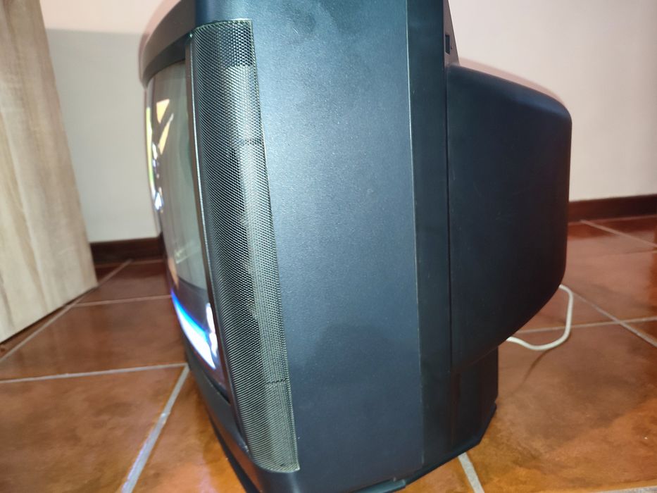 Televisão Crown  + acessórios