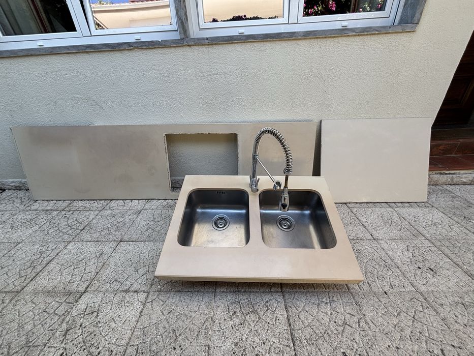 Bancada cozinha em pedra com lavatorio