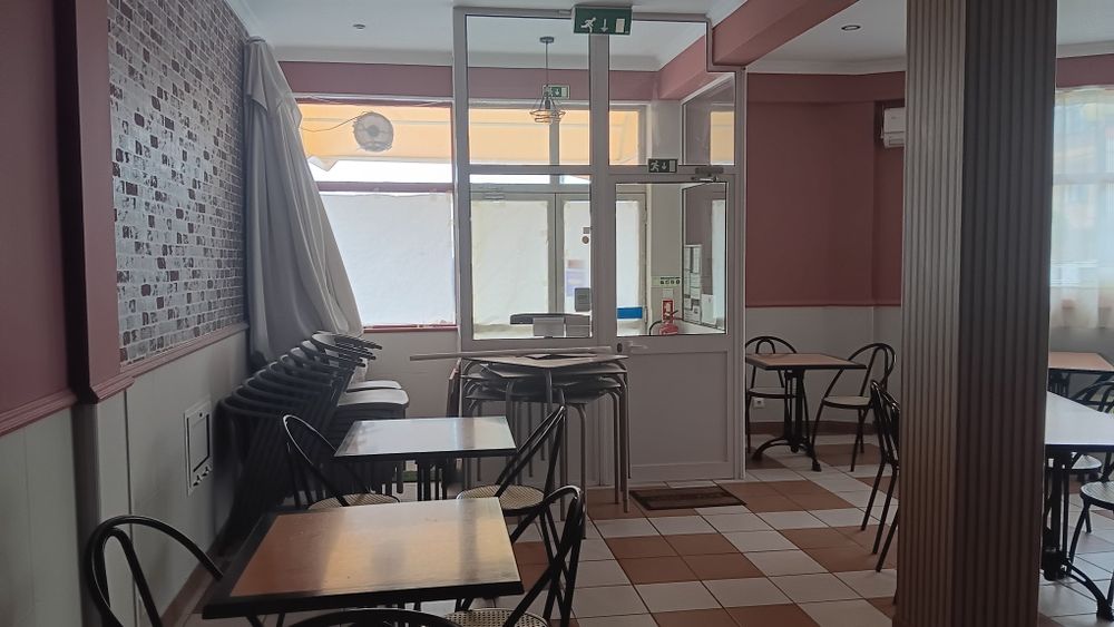 Arrenda-se Espaço Comercial Remodelado - Restaurante Vinha d'Alho - Aldeia de Joanes