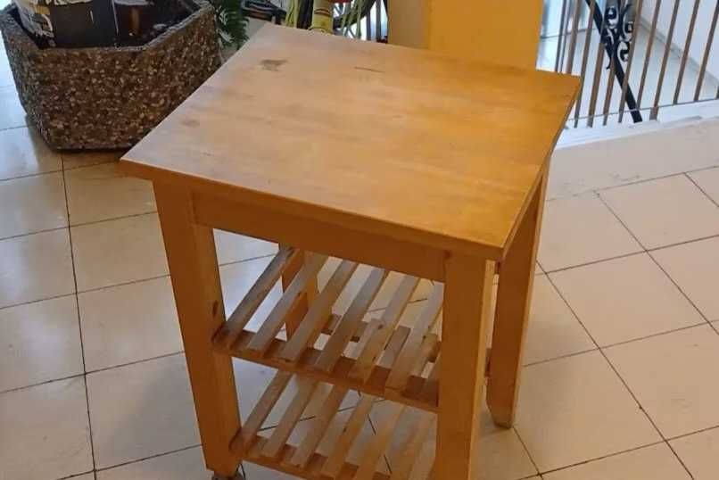 Ikea невеликий стелаж