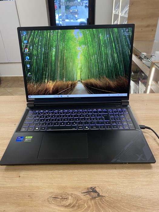 Laptop Gigabyte G6X 9KG od HaloGSM
