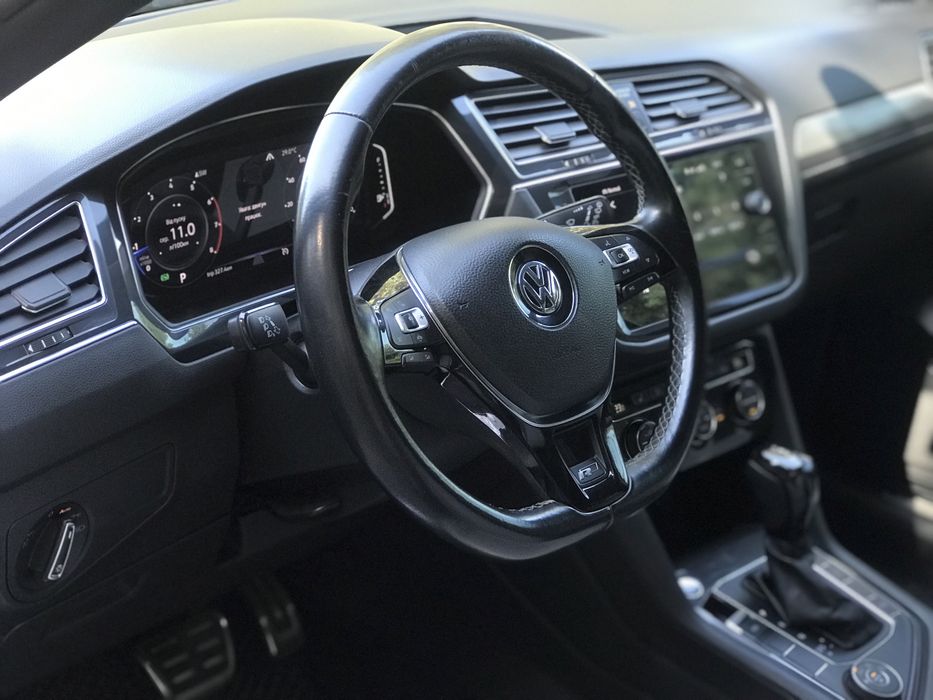 Продам VW Tiguan Sel R-line