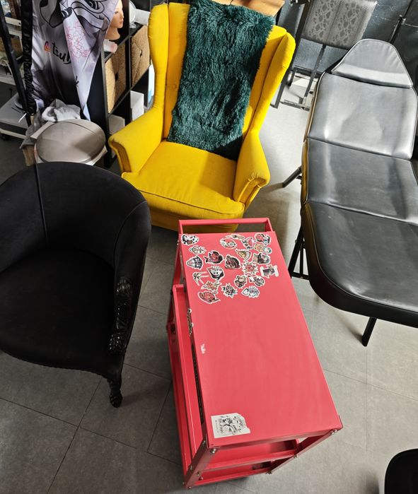 Marquesa, cadeirão, carrinho de estúdio