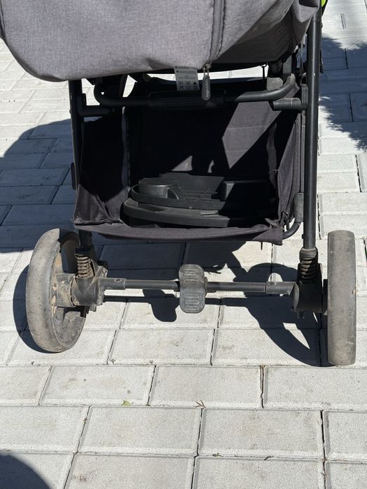 Прогулянковий візочок CARRELLO Bravo