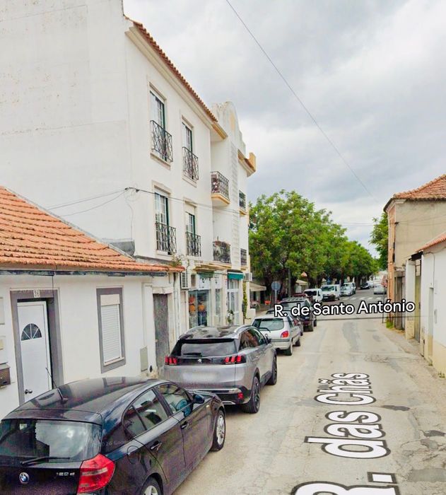 Vende-se apartamento T2 com anexo em Rua de Sto Antonio/Rua das Chas TORRES NOVAS