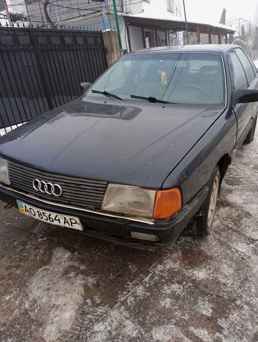 Продам машину Ауді 100